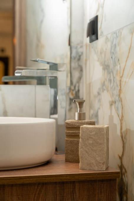 Dema Luxury Suites - Perikleous E6 Atina Dış mekan fotoğraf